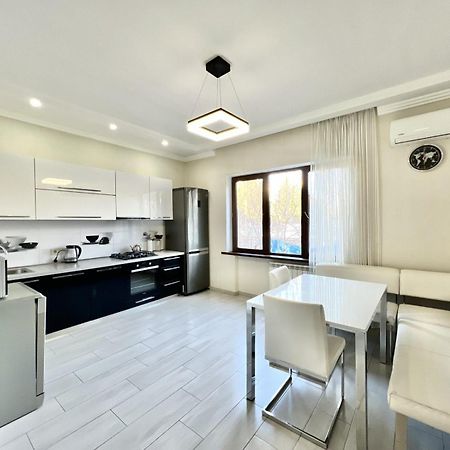 Villa In Тбілісі Екстер'єр фото